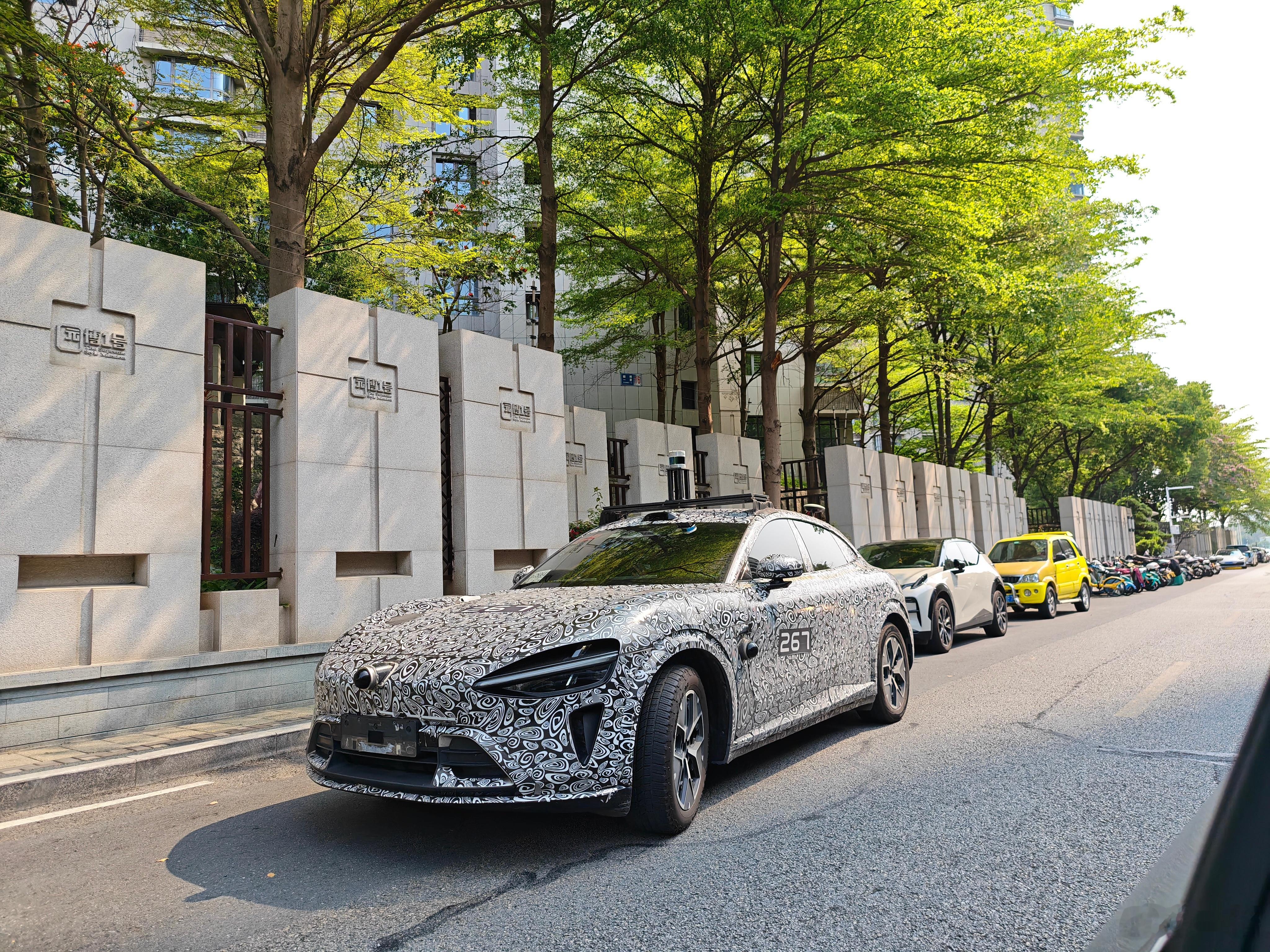 遇到一辆小米YU7测试车