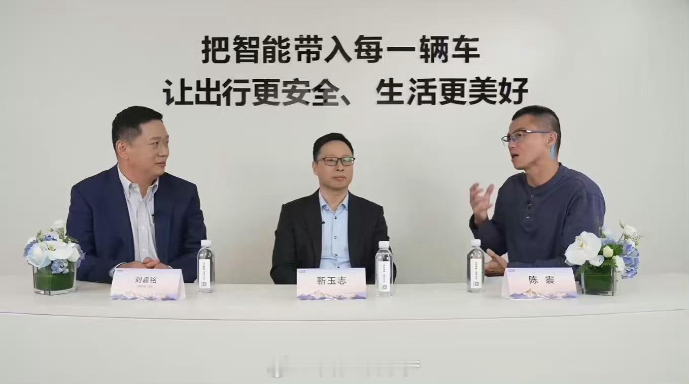 听说陈震震哥已经提前摸过那台明年6月要上市的华系最美轿跑启境了！全网都在猜这车到