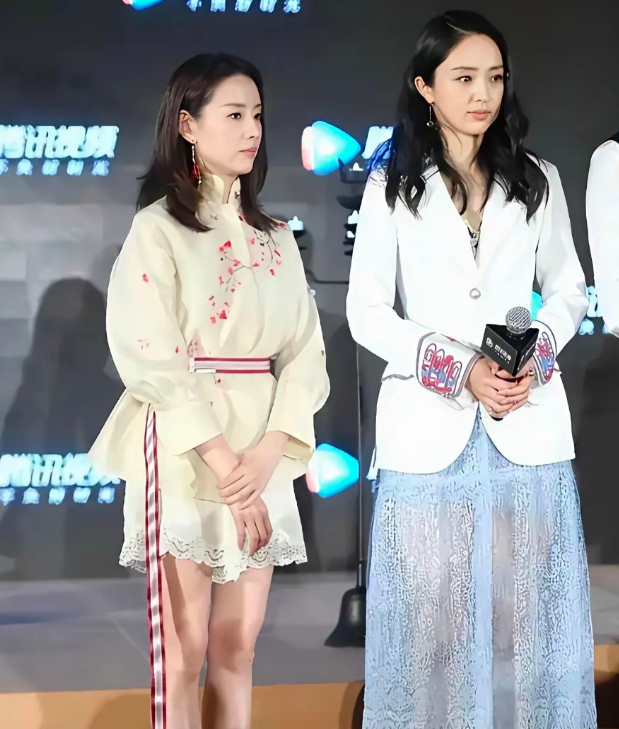 董洁这打扮太惊艳，董洁一直以清纯受人喜爱，她的穿着也很符合大家的审美，这次董洁一