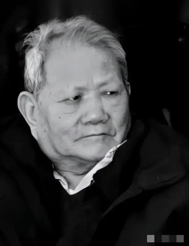 毛主席身边的保卫力量有多强？李银桥曾说：“包围毛主席的警卫部队从内到外一共有三层