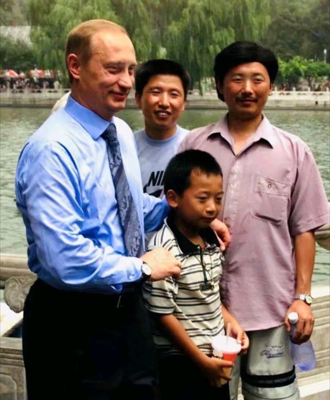 当年和普京合影的小男孩长大啦！26年后他即将有机会再次见到。这样的人生真的太幸运
