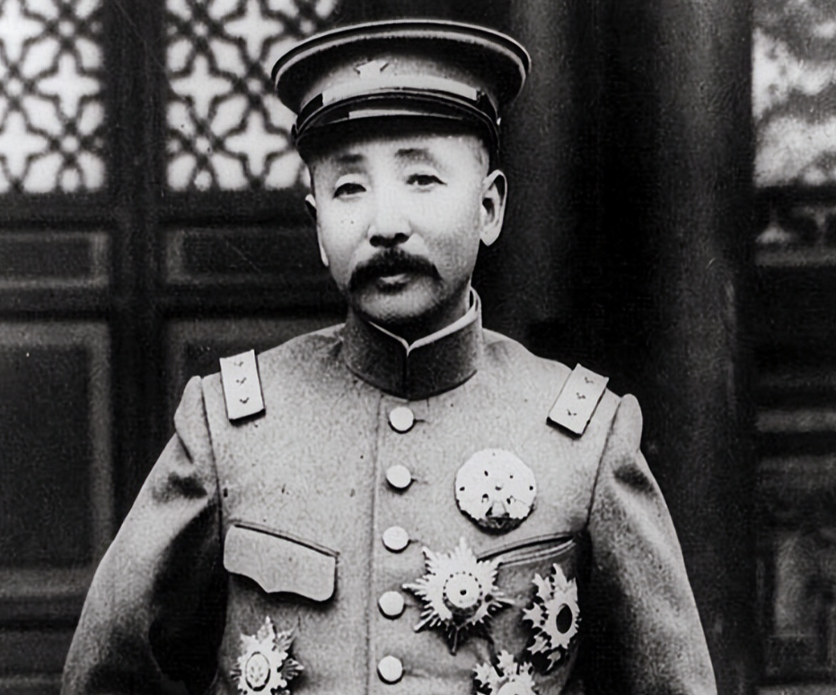 张作霖穿便衣查岗被小兵拦着不让走，张作霖亮明身份说，我是张作霖，不想小兵怒道:我