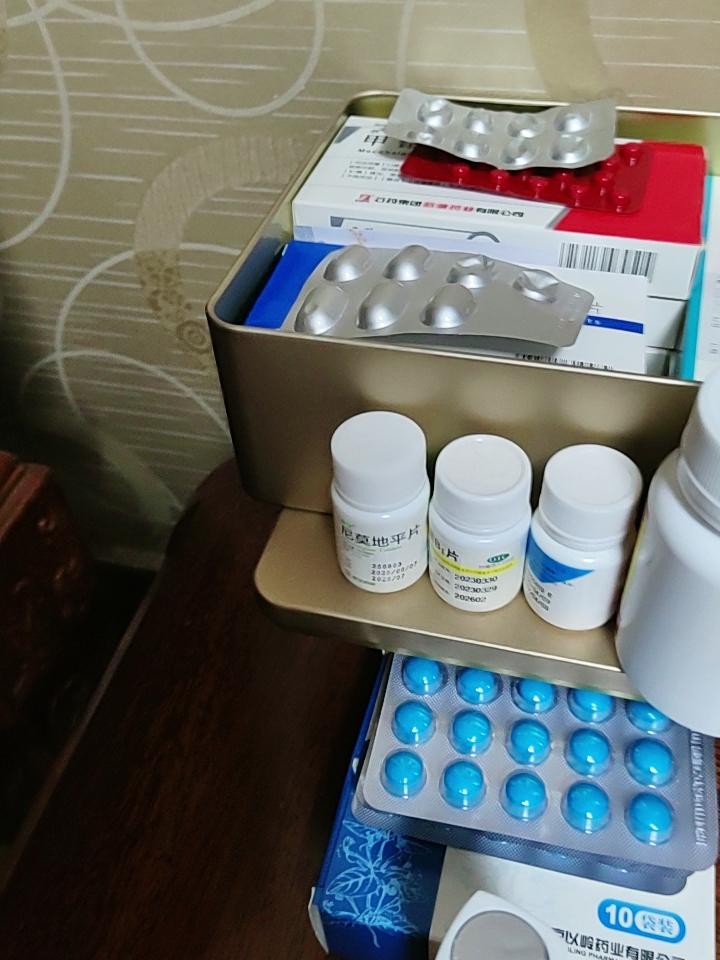 我家的咳嗽己经两周多了。咳的挺厉害，每次咳嗽的时候都上气不接下气，直不起腰来，还