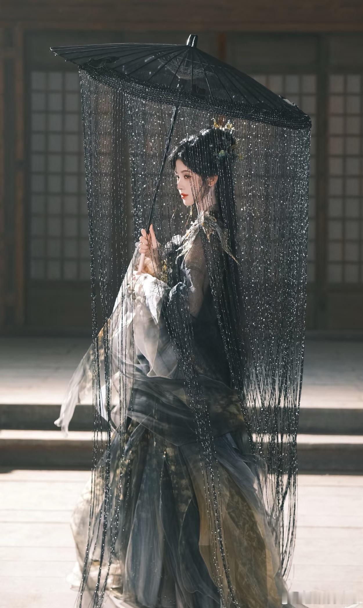 她好像任何场合都不会松懈，对美追求到了极致​​​