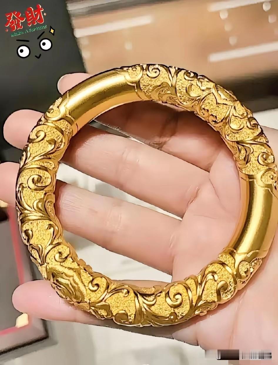 一夜之间！10月30号那天，黄金价格疯涨，仿佛是给我们敲响了警钟。原本只需要七