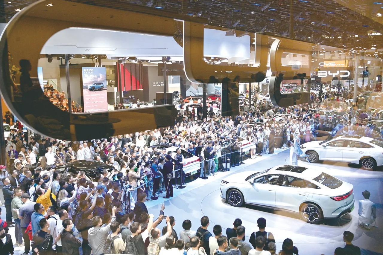 这几天北京车展，那叫一个热闹！38万平方米，全球规模最大；1451台展车，1