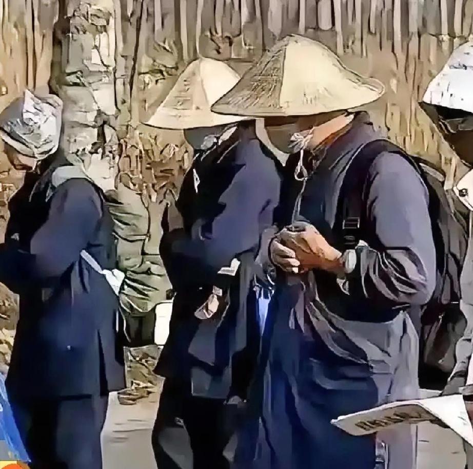 朋友圈里那帮爱钻山沟子的驴友最近都在那儿抱怨说好好的春光，怎么说封山就