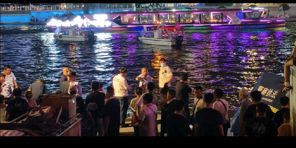 海河亲水平台一定要敬畏河水，昨天一幕悲剧敲响警钟，夏天逛海河，远离岸边危险地带，