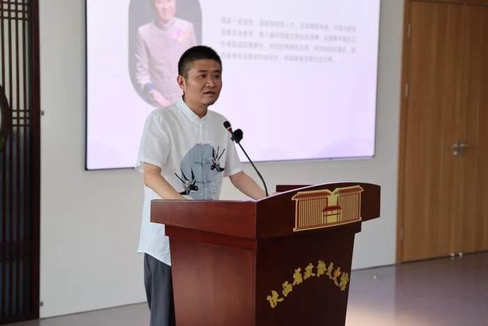 近日，著名相声演员、一级演员、相声表演艺术家、相声大师、陕派相声创始人、博士生导