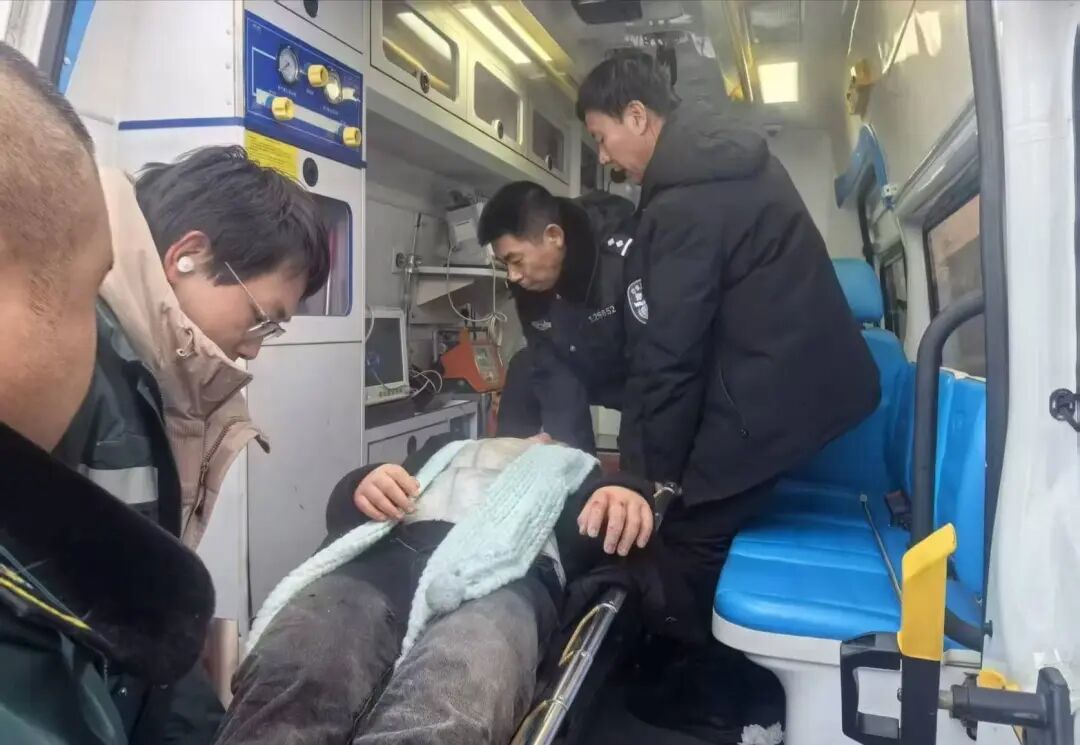 大学生雪地滑倒致冻伤 3指或截肢引警示