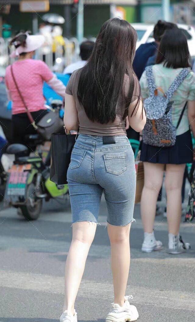 别在年轻的时候，吃得最胖，活得最懒，爱得最傻，一生中最好的年轻，都是一笑而过的，