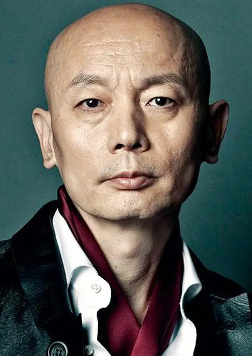 1995年，葛优拍戏赚了350万，把钱全部交给了妻子贺聪。谁知贺聪转身就在北京买