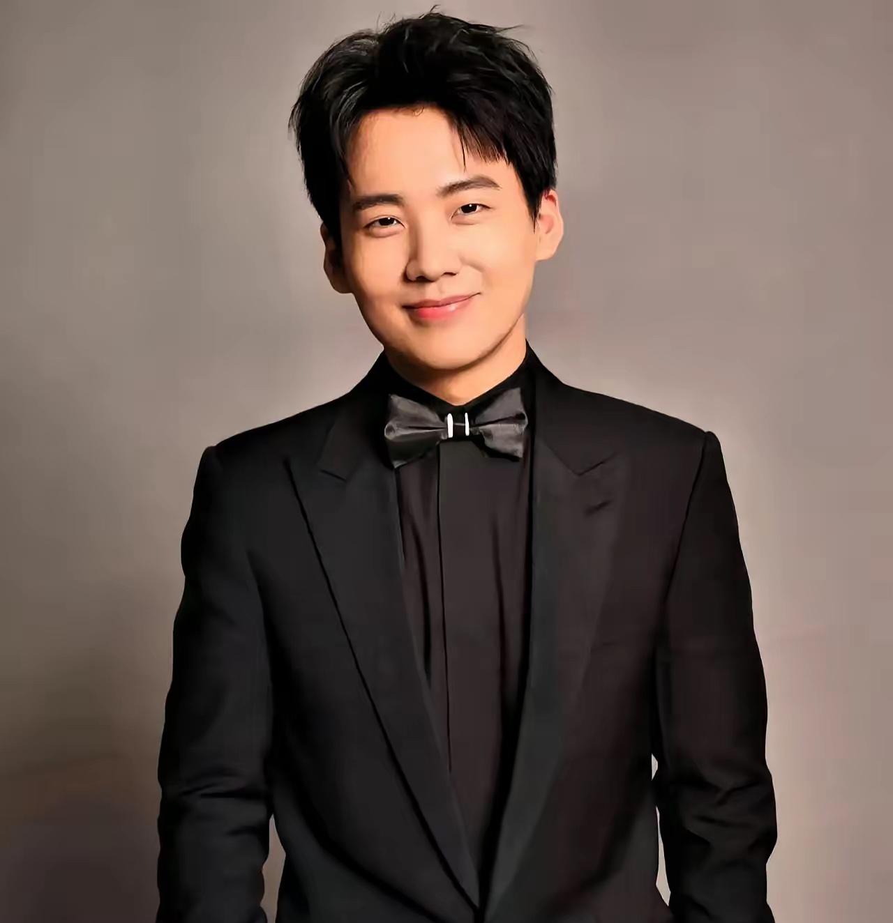 别假装你不在乎《庆余年》换掉郭麒麟。片方收到了无数带资进组的请求，点名要换范思辙