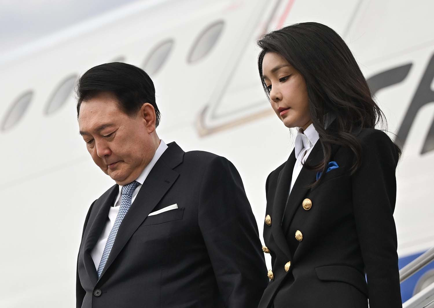 【#多名涉金建希案官员身亡#背后：尹锡悦夫妇政治生涯深度绑定】当地时间5月6日凌