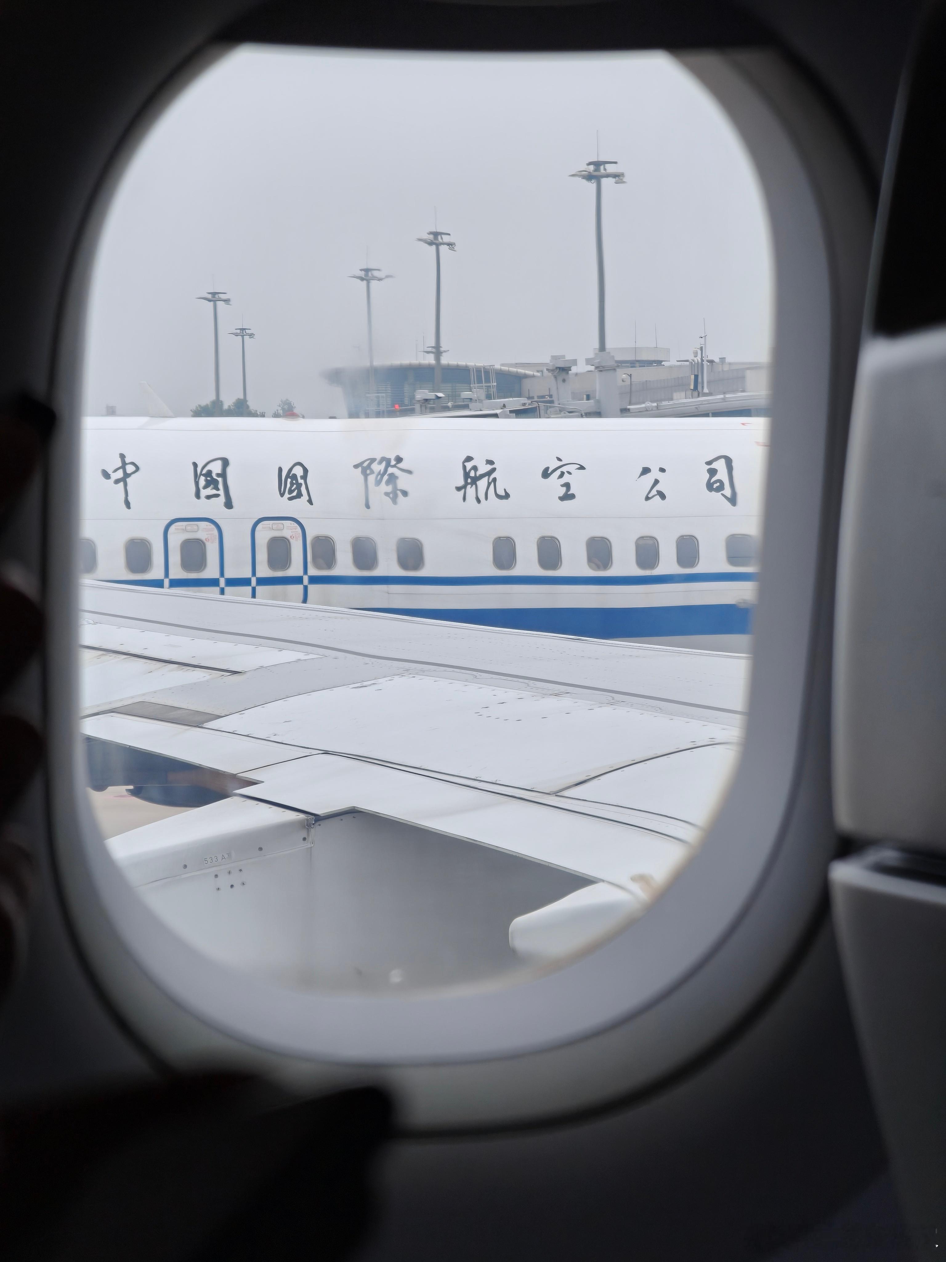 赶个稍早班机！听到登机了，还要去休息室吃碗臊子面​​​