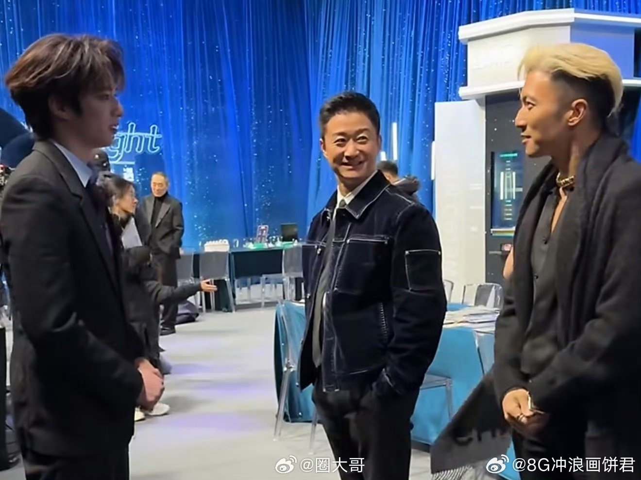 吴京给谢霆锋介绍刘耀文反复品这个互动根本不够！吴京认真跟霆锋说耀文想做打星，霆