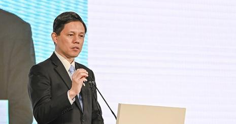 今年北京香山论坛上，出现了有意思的一幕。新加坡防长陈振声发言中途切换中文，呼吁各