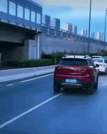 很丝滑的。就上去了？真的假的呀？车技实在太匪夷所思了！