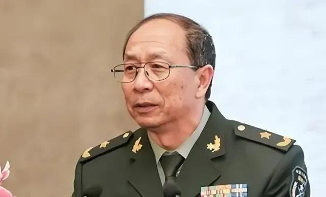 一次，金一南被问：“为什么英国宁愿归还富得流油的香港，却以损失6艘军舰、10多架