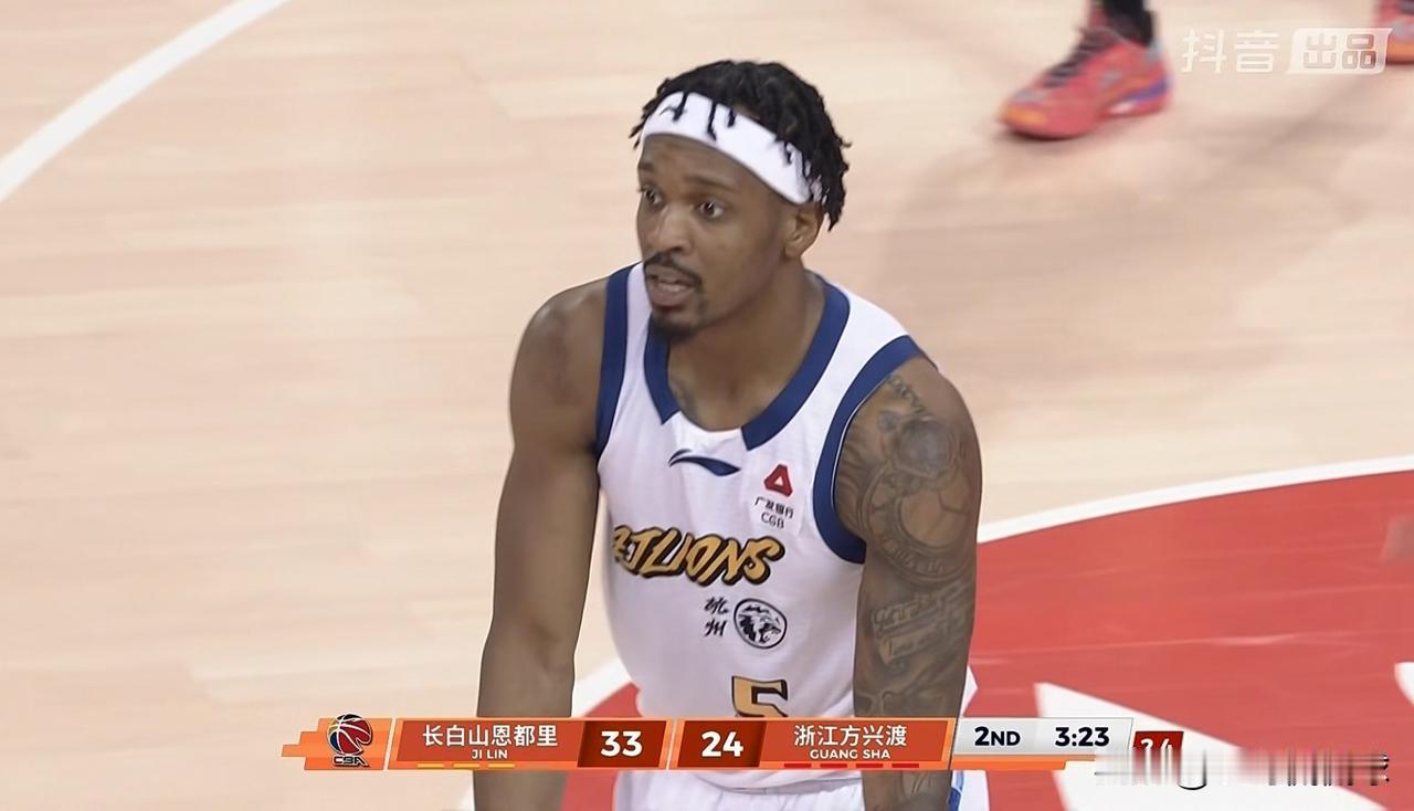 浙江方兴渡大外援布朗的三分球真是没救了！在今天浙江方兴渡客场挑战长白山恩都里的比