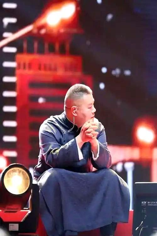 突然想到一个问题，岳云鹏没有自己的歌曲，但是他可以花钱付版权费。云朵现在的尴