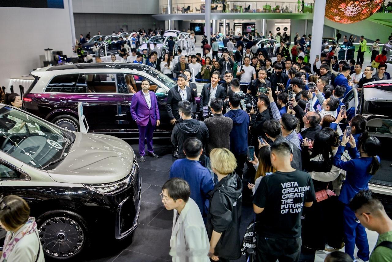 11月25日，岚图泰山合作伙伴保供誓师大会在武汉举办。会上，岚图汽车CBO、销售