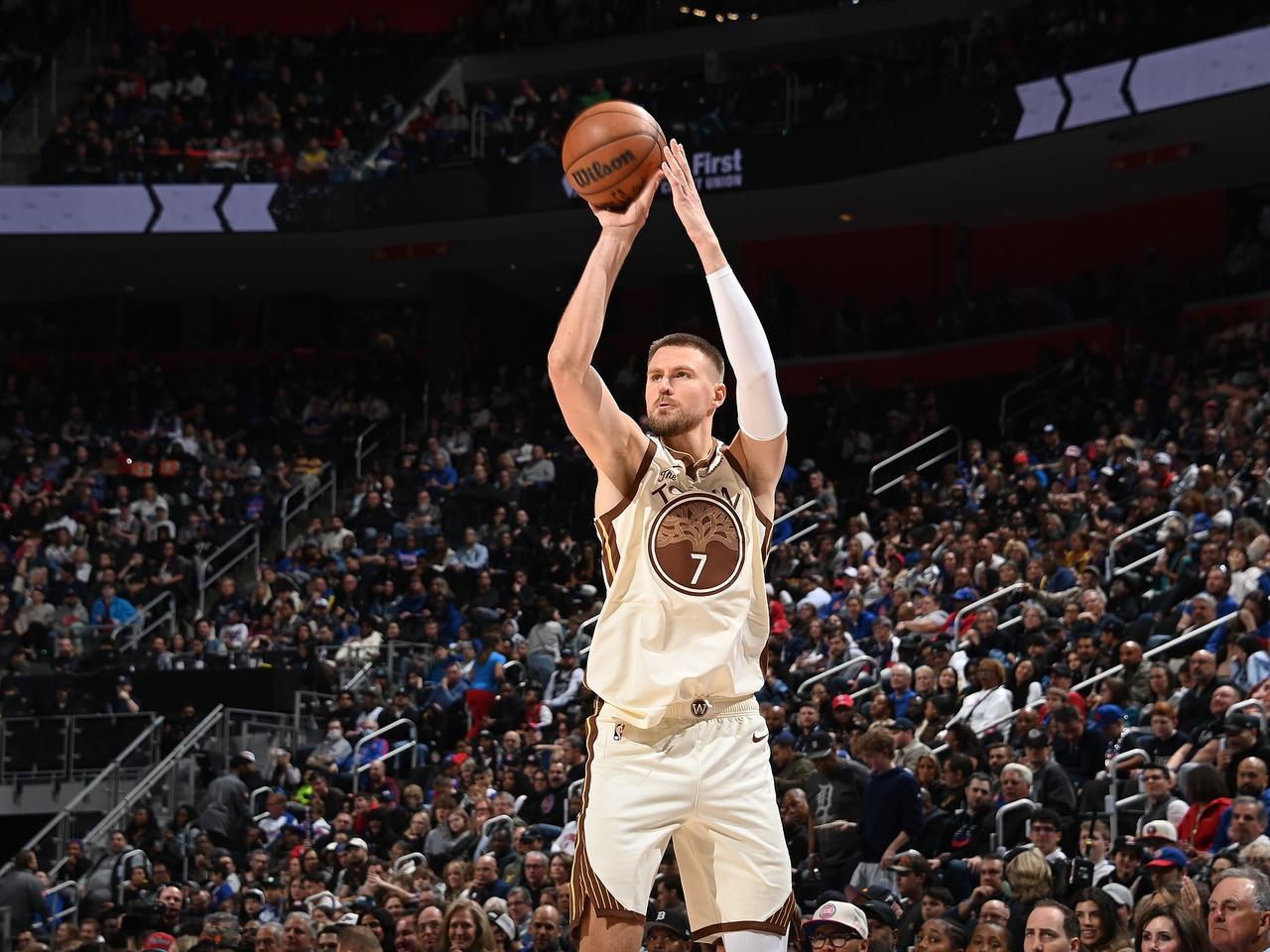 勇士休赛期该怎么签呢？根据数据统计，波尔津吉斯加盟勇士后（10场）场均得到17