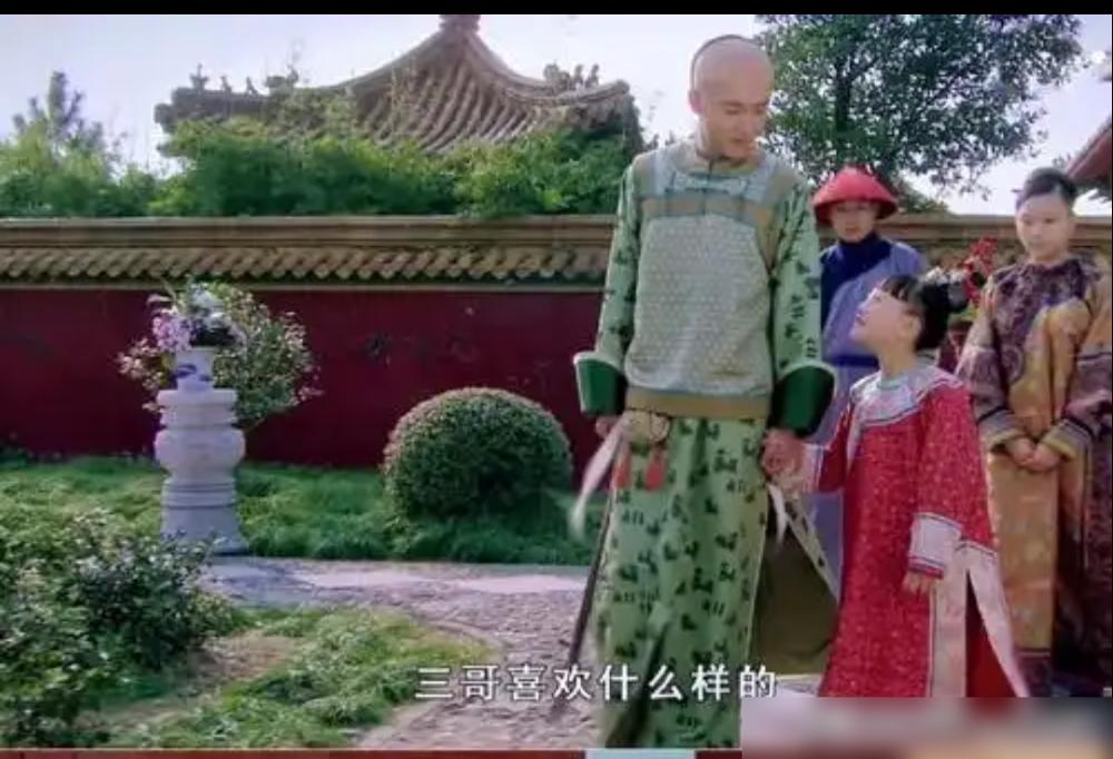 别再夸四阿哥仁孝了，他亲手埋了三哥。康熙忌日，三阿哥当着文武百官，为八叔十