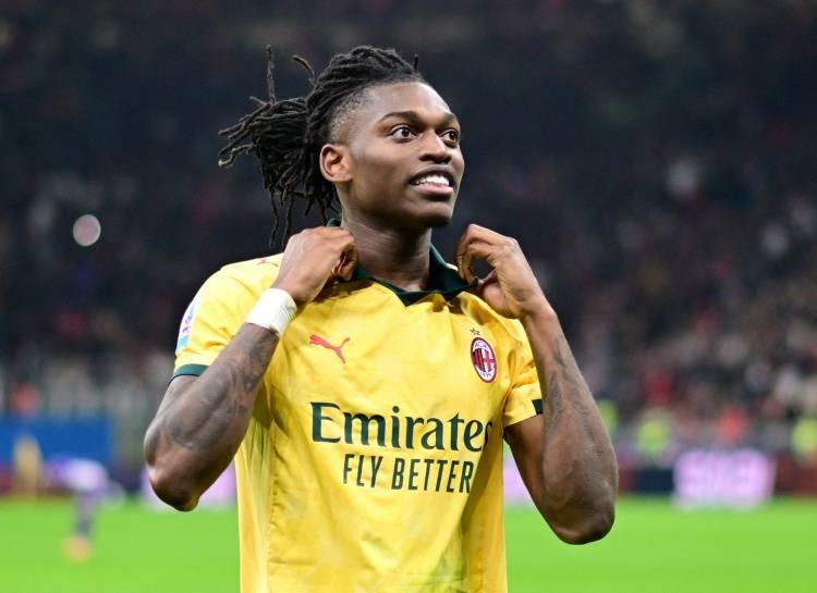 《米兰体育报》说，曼联很想要AC米兰的球员莱奥。为了签下他，曼联愿意用齐尔克泽、