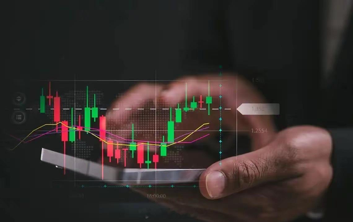 世界会迎来大的金融危机吗全面危机概率仍偏低，但这是一场“烫手山芋”博弈：美联储、