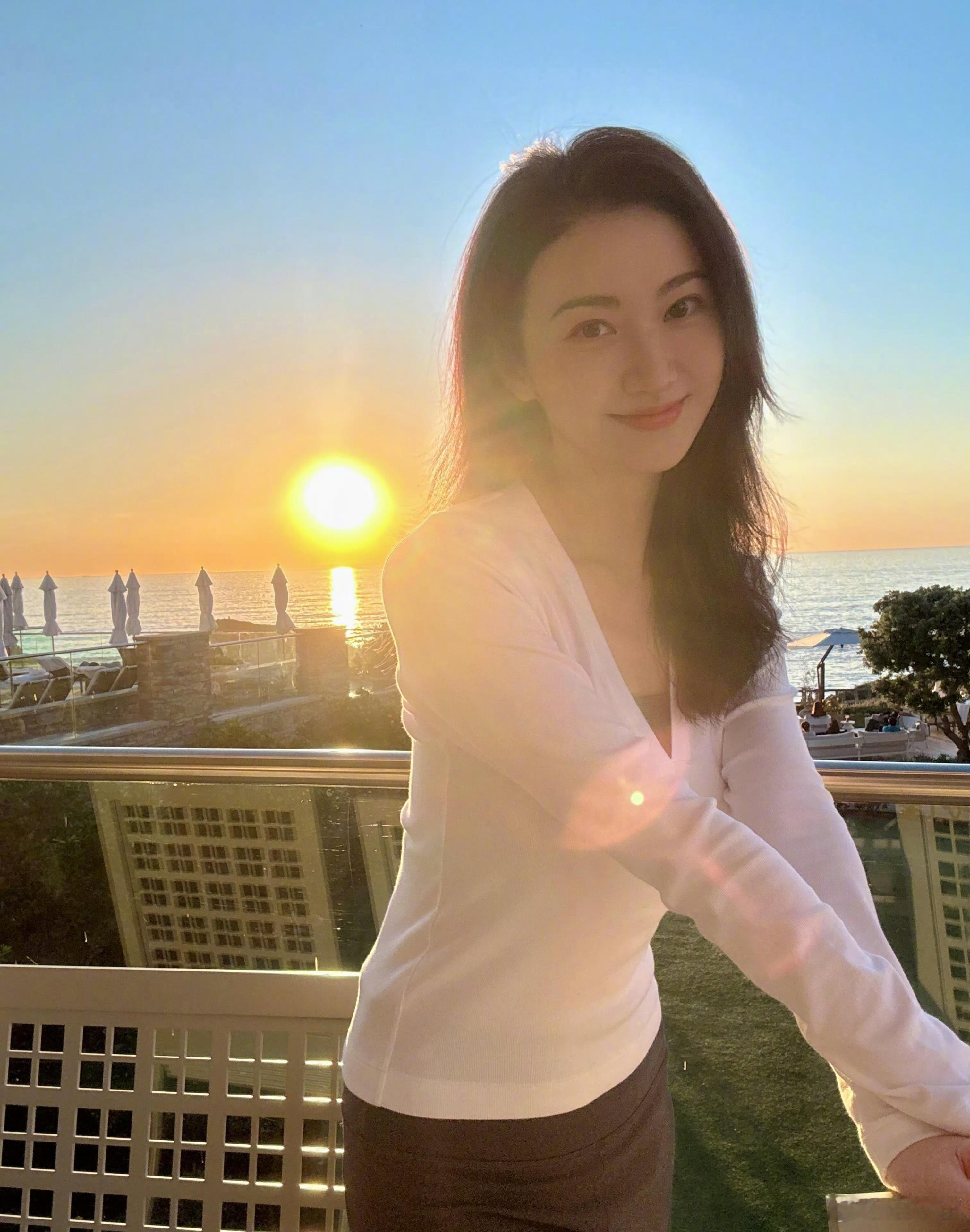 景甜的回应，有没有品出坦白从宽，抗拒从严的味道？嘴上说着自己绝不拿金钱交换爱情和