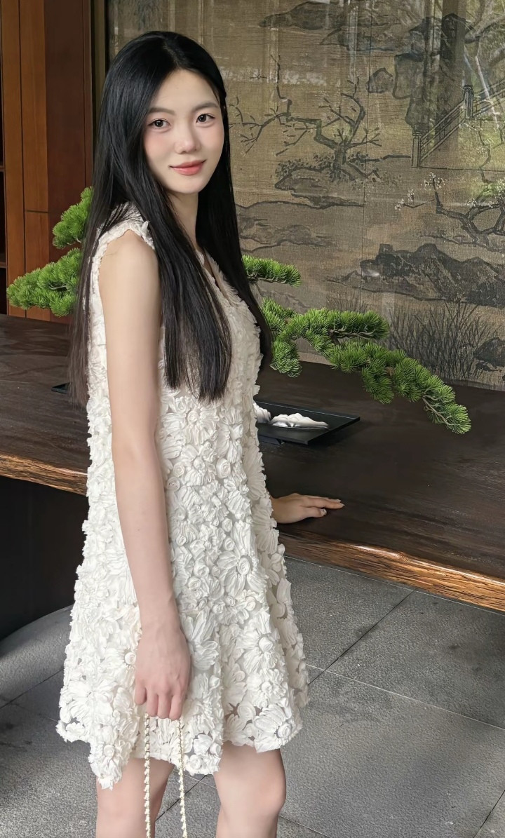 气质绝佳，很好看