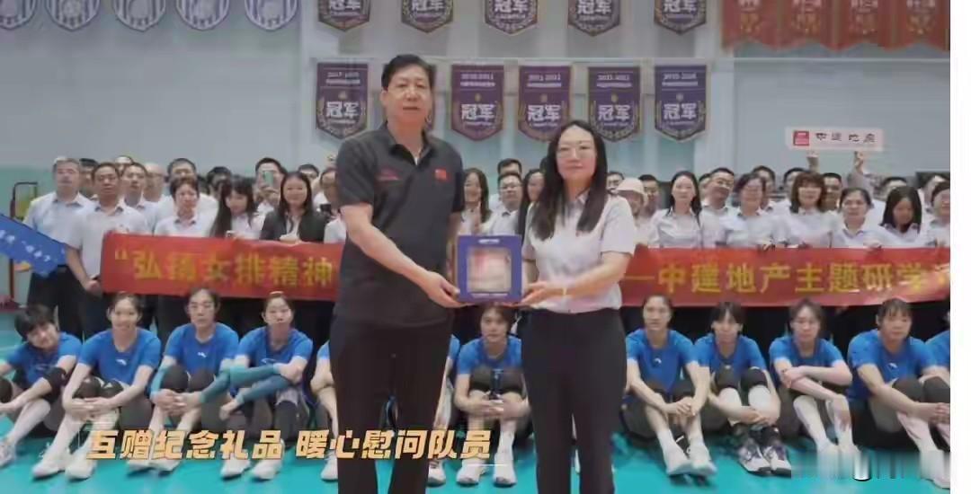 王宝泉再次复出正式亮相天津女排主教练王宝泉正式亮相的宣告吧。