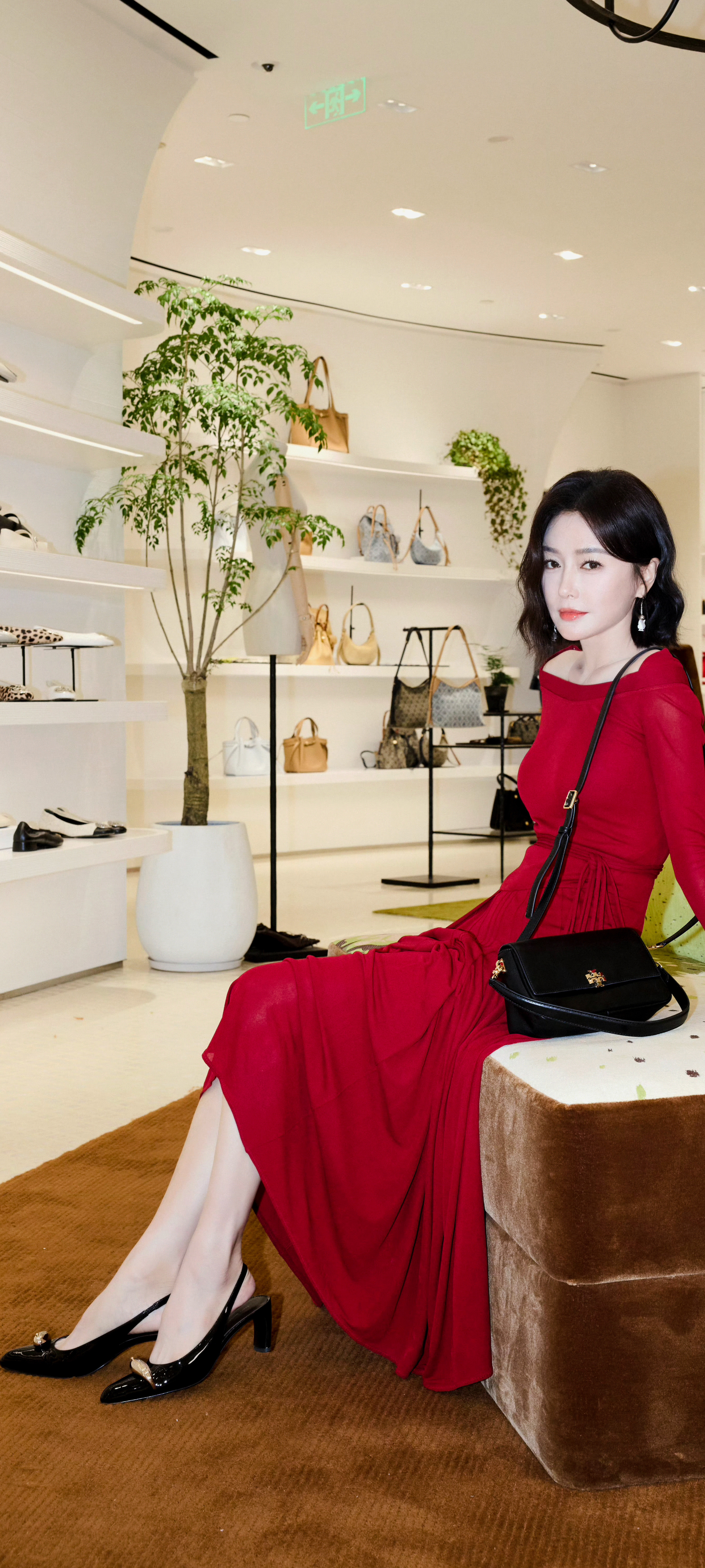 秦岚红色长裙的优雅❤️❤️❤️