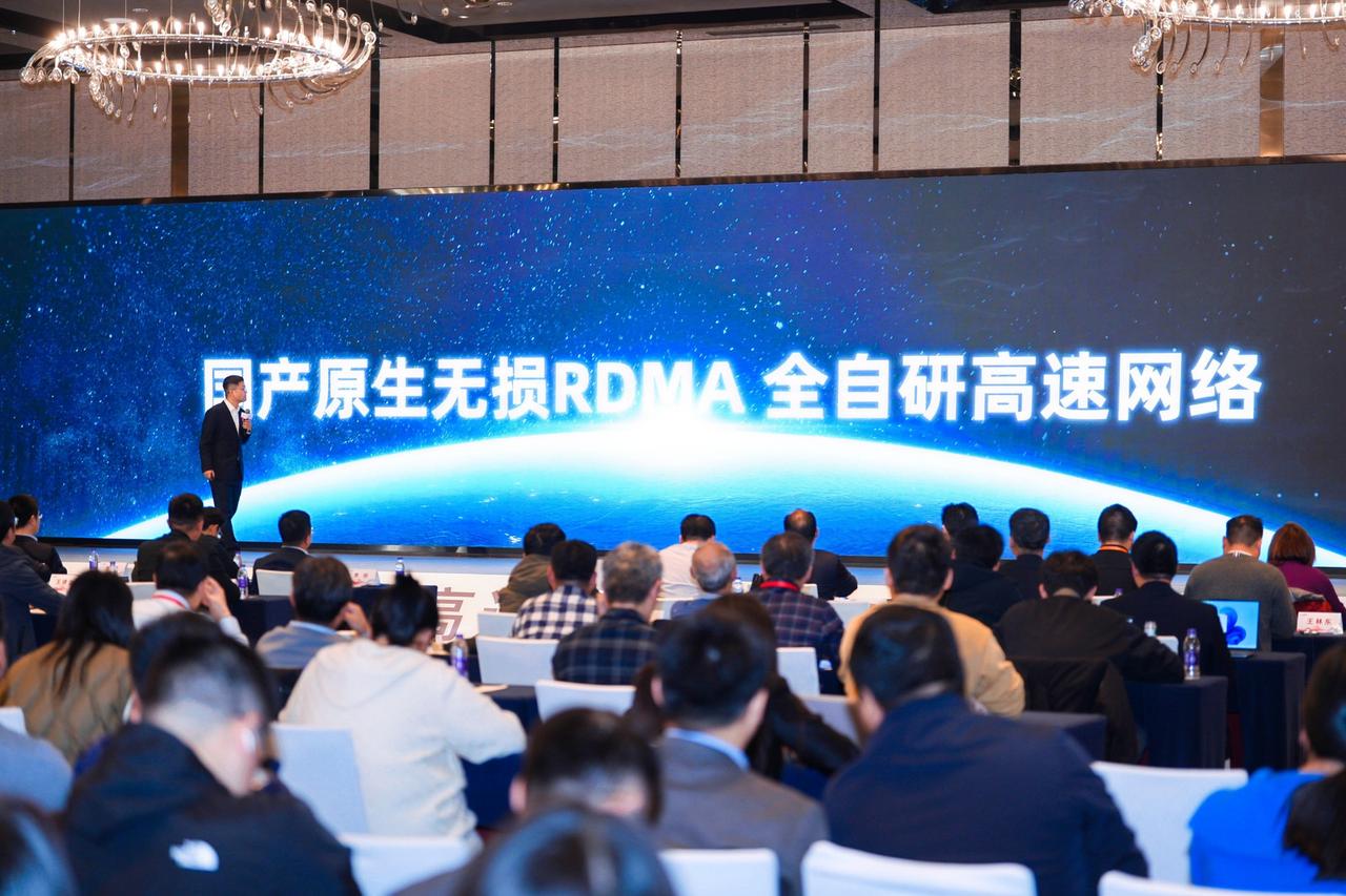 【从跟跑到并跑，中国智算补上最后一口气】 中国工程院院士邬贺铨站台。国家