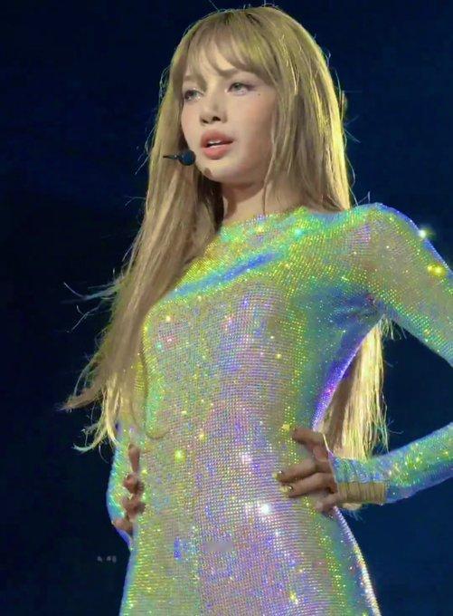 “真正的建模身材才敢穿的连体衣”lisa​​​