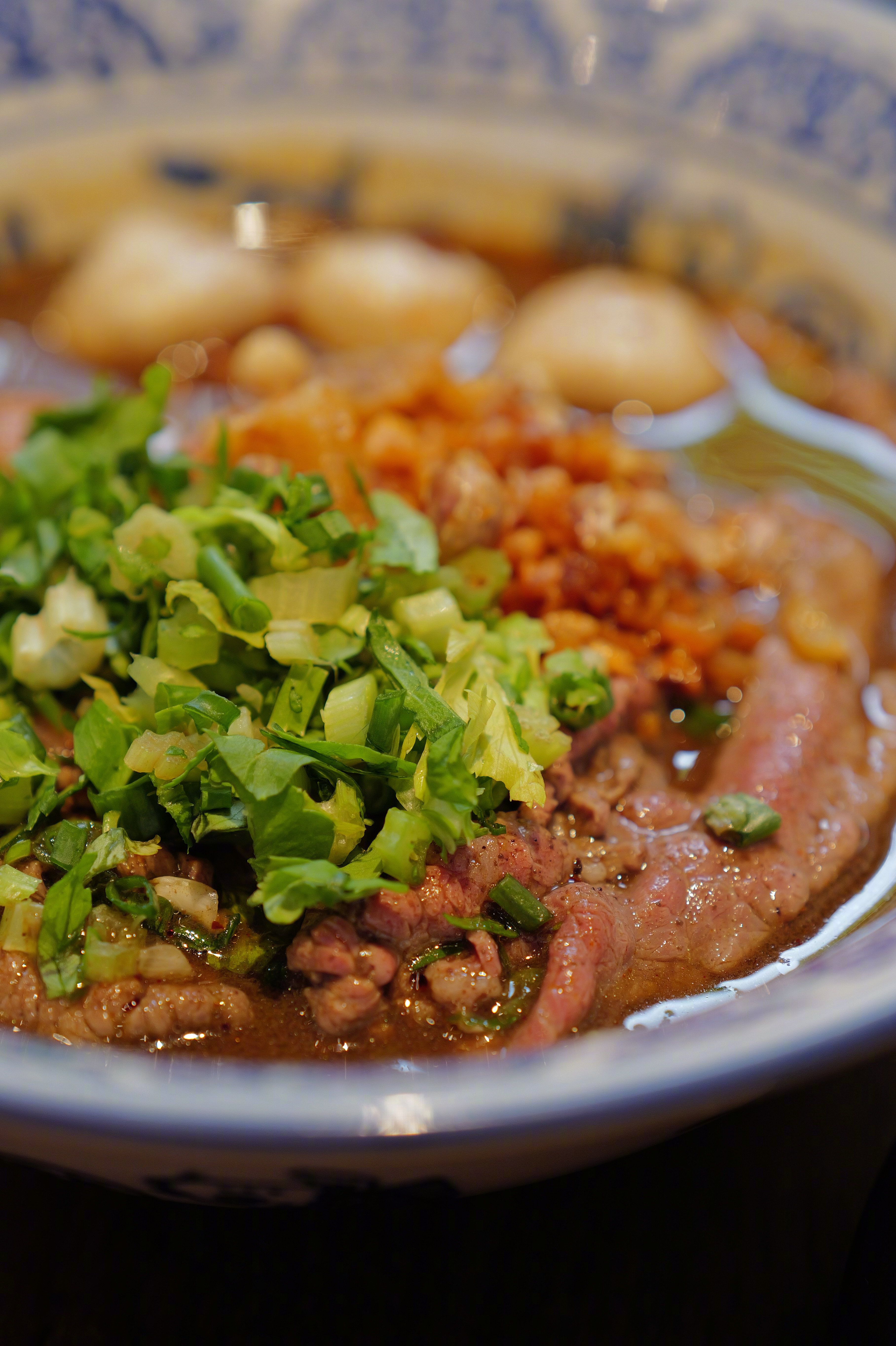 行走。食物。睡眠。累的时候，有这三样东西就可以重新爱这个世界。晚安。