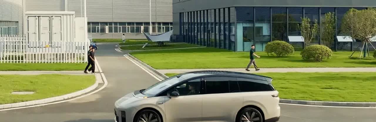 在众多新势力品牌中，理想汽车给人一种高端大气、豪华舒适、霸气十足的感觉，是成功人