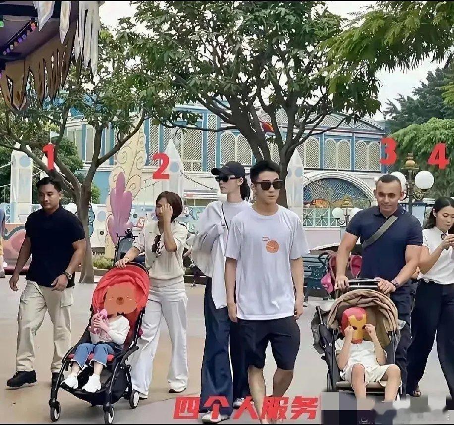 原来马伊琍说的都是真的。奚梦瑶一家出行的照片里，她带着两个孩子，身边却有四个保姆