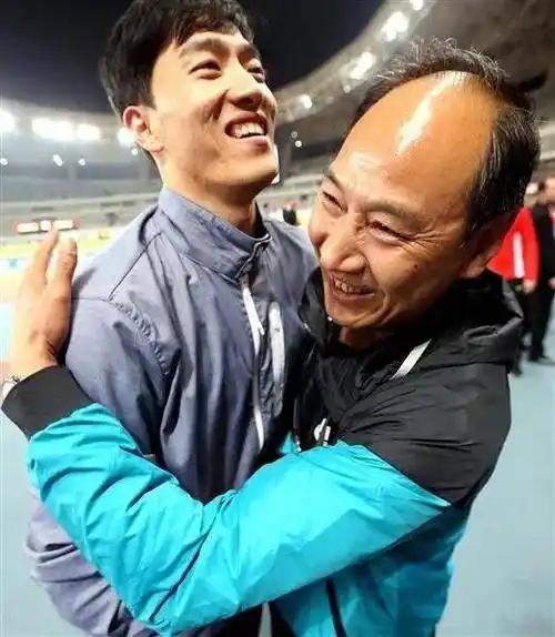刘翔安置风波，功勋不应成为逾越规则的特权据新浪网2026年8月22日发布的《