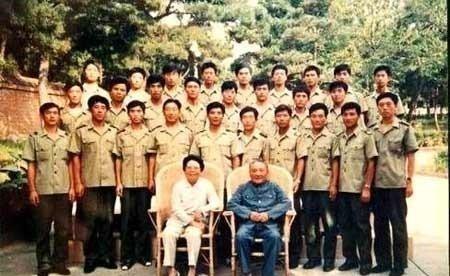 1996年，曾担任邓小平警卫员的马林准备结婚，可在双方父母见面商议婚事时，未来的