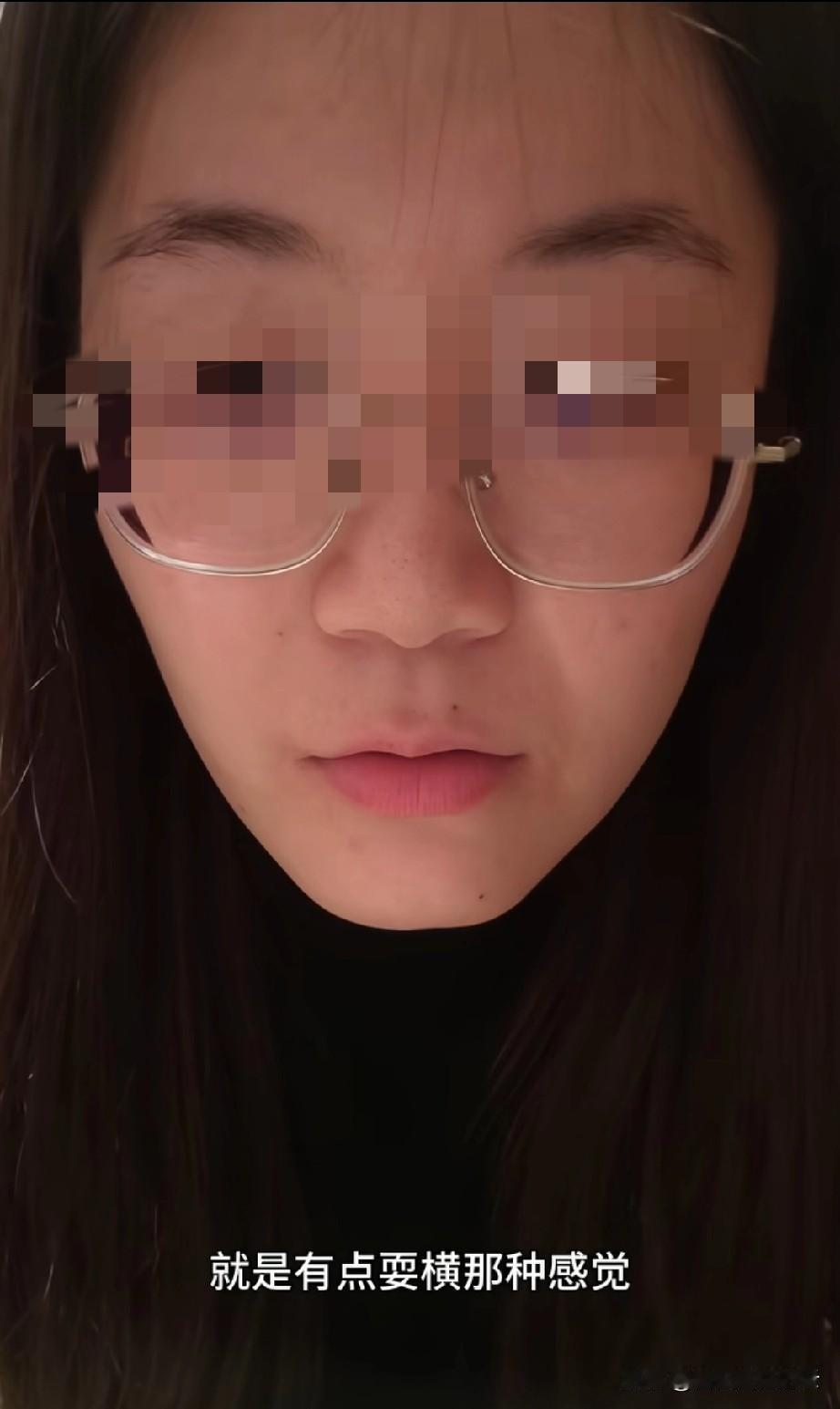 女子过年去亲戚家拜年，因为亲戚家小区地上是可以外来人停的车位都停满了，地下是个人