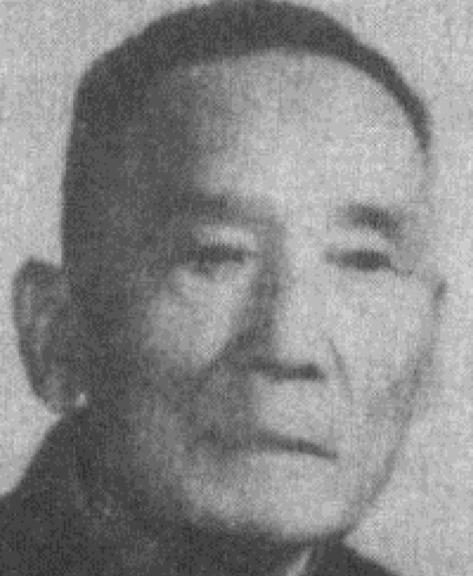 1950年，军长刘万春接到通知到北京参加会议，刚下车就看到几名全副武装的警卫战士