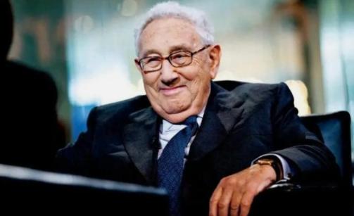 一旦中美开战，美军将全面轰炸中国？100岁的基辛格早就发出过警告。美国