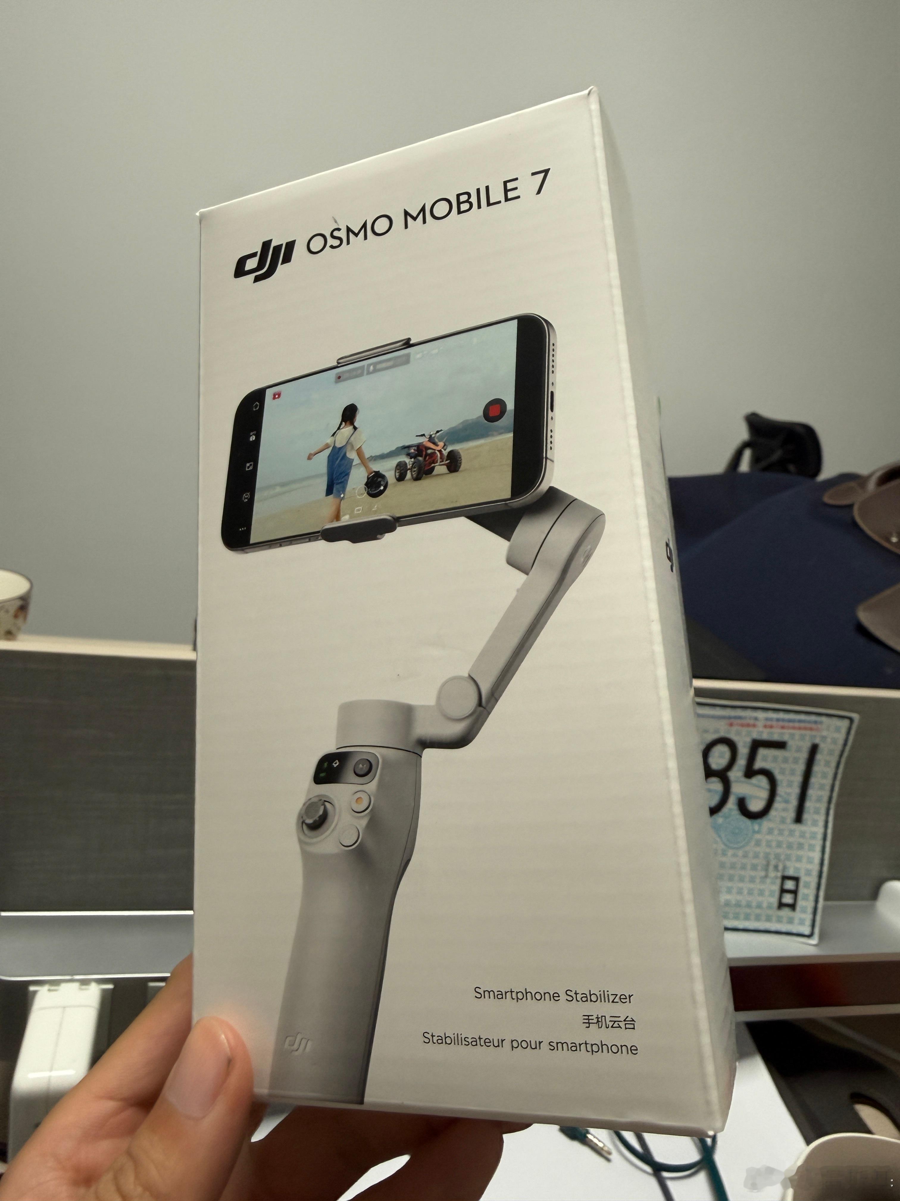 再给兄弟们抽个大疆的osmomobile7吧转发关注，三天后抽，这次送铁粉了
