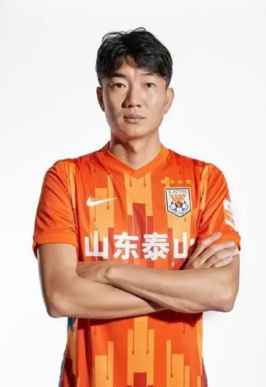 前国脚戴琳欠球迷救命钱不还。据网友透露，戴琳在球队效力10年，正逢中超“金元足