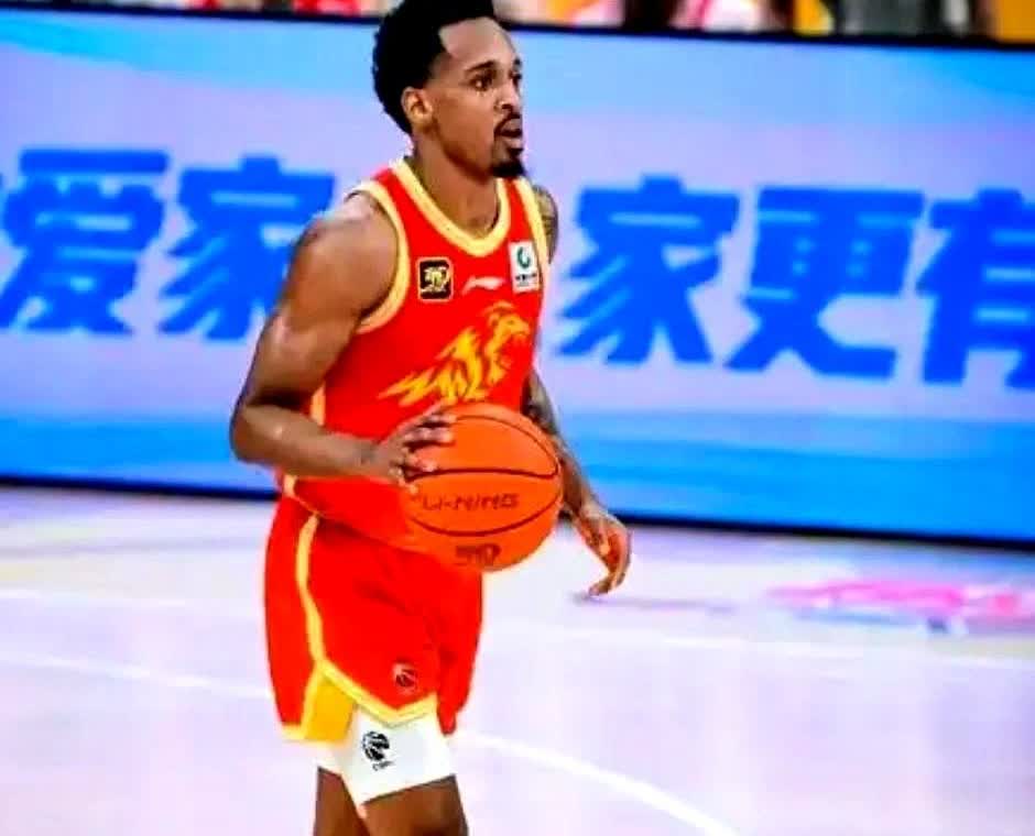 广厦外援巴里·布朗不干了，拒绝按原价续约，土耳其豪门直接砸出双倍年薪，这剧情比电