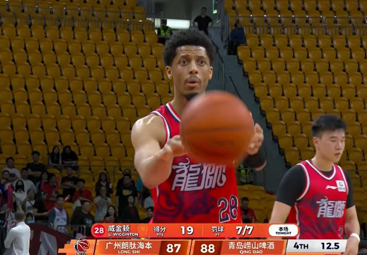 自作自受！不断甩卖球员，导致主场空空荡荡，观众寥寥无几CBA常规赛，广州队坐镇