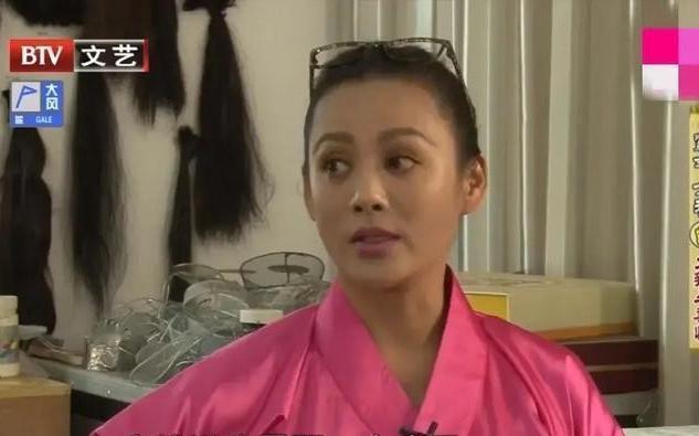1997年，宁静嫁给美国演员保罗，25岁的宁静第一次见公婆，婆婆说：“我们有50