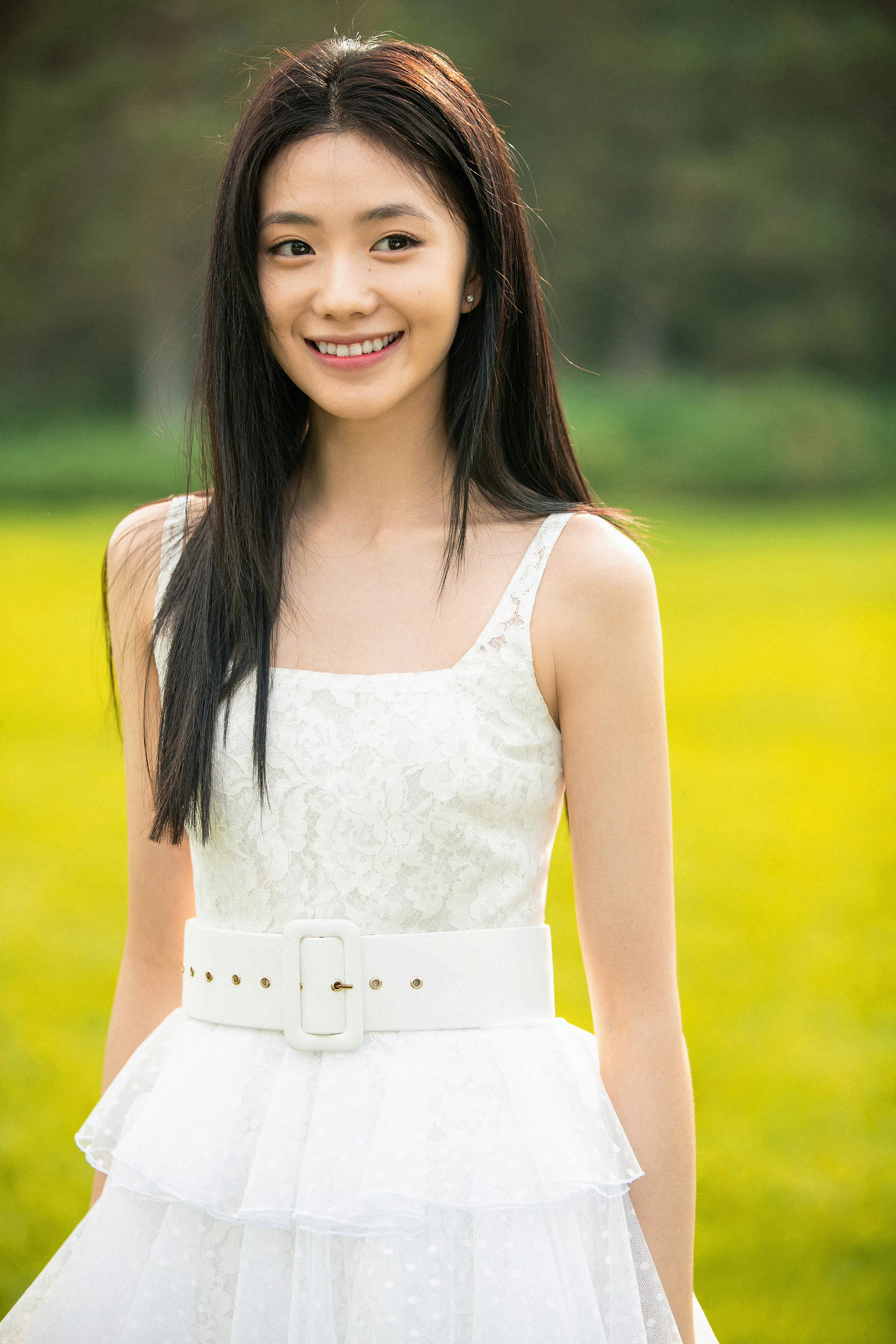 刘浩存大大方方给你看脚丫